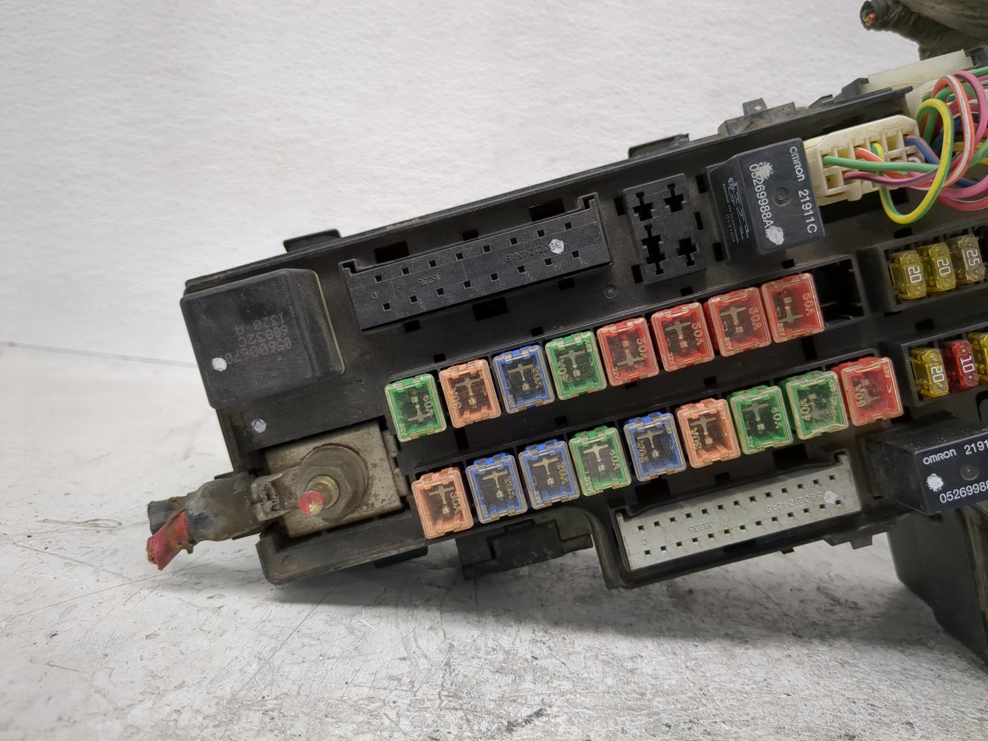2010-2012 Hyundai Santa Fe Fusebox Fuse Box Panel Relay Module Fits Fits 2010 2011 2012 OEM Used Auto Parts - Oemusedautopar