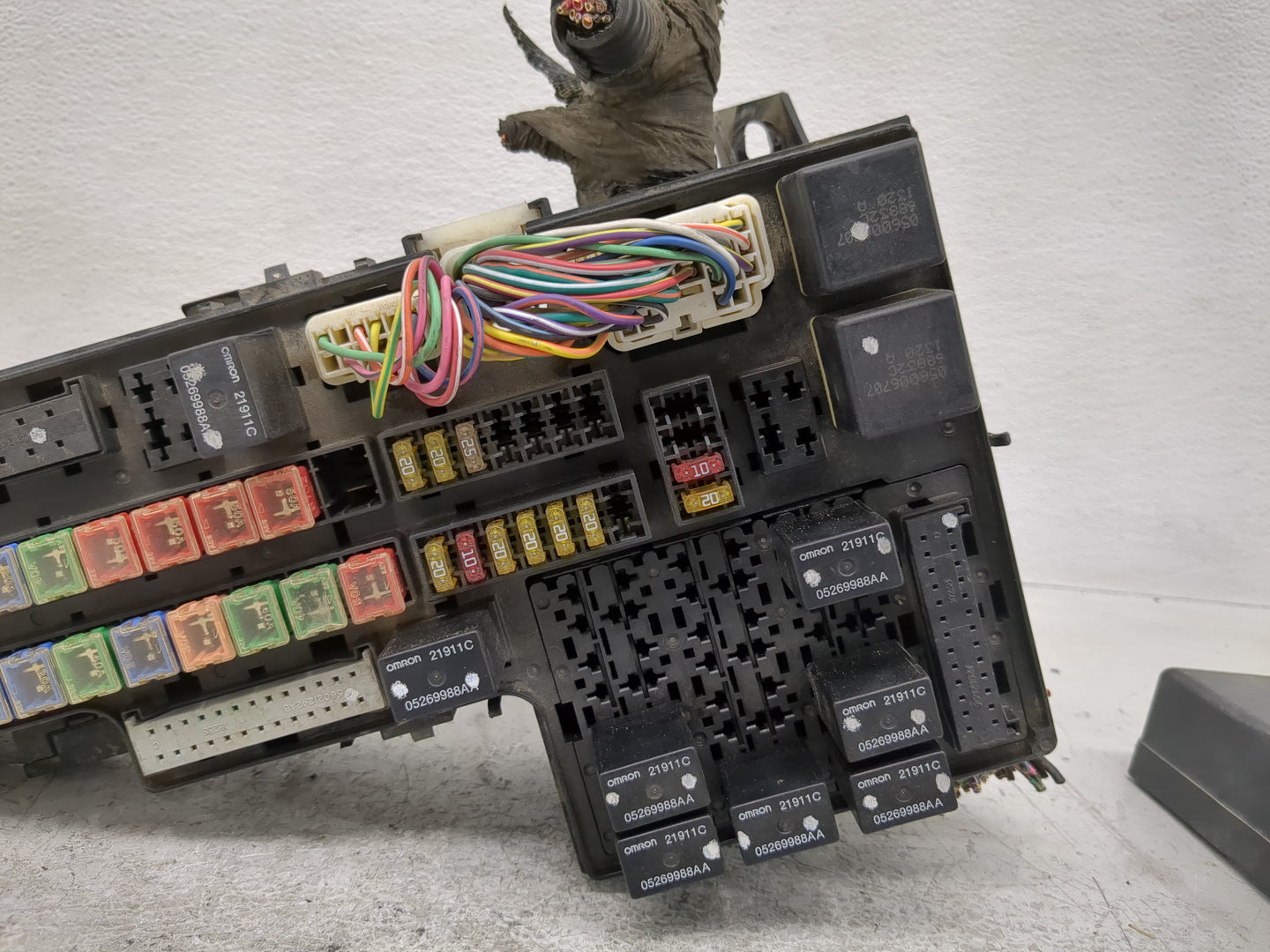 2010-2012 Hyundai Santa Fe Fusebox Fuse Box Panel Relay Module Fits Fits 2010 2011 2012 OEM Used Auto Parts - Oemusedautopar