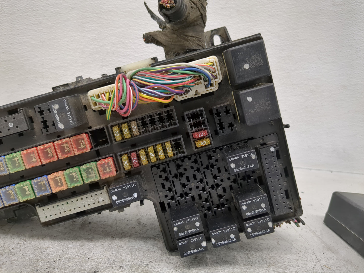 2010-2012 Hyundai Santa Fe Fusebox Fuse Box Panel Relay Module Fits Fits 2010 2011 2012 OEM Used Auto Parts - Oemusedautopar