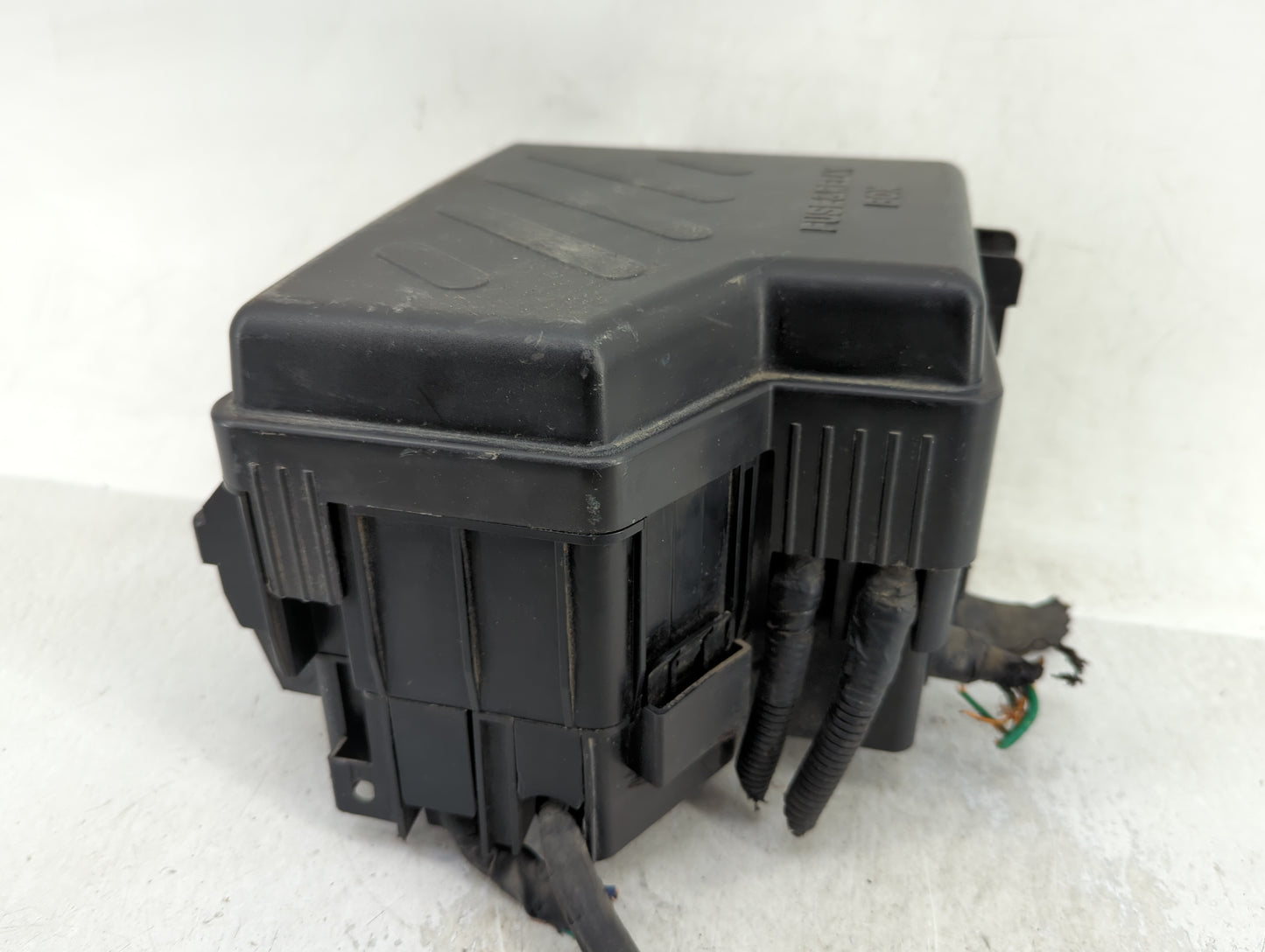 2010-2012 Hyundai Santa Fe Fusebox Fuse Box Panel Relay Module Fits Fits 2010 2011 2012 OEM Used Auto Parts - Oemusedautopar