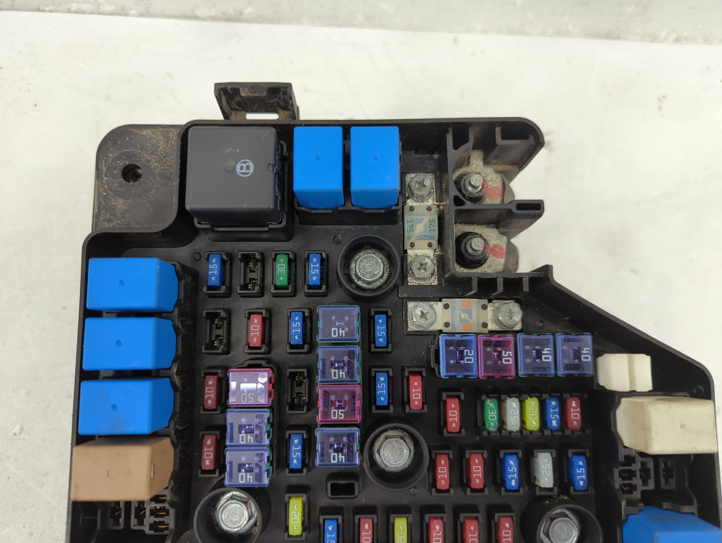 2010-2012 Hyundai Santa Fe Fusebox Fuse Box Panel Relay Module Fits Fits 2010 2011 2012 OEM Used Auto Parts - Oemusedautopar