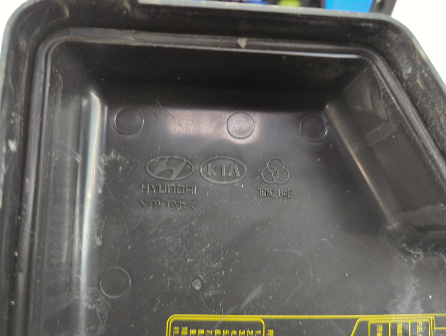 2010-2012 Hyundai Santa Fe Fusebox Fuse Box Panel Relay Module Fits Fits 2010 2011 2012 OEM Used Auto Parts - Oemusedautopar