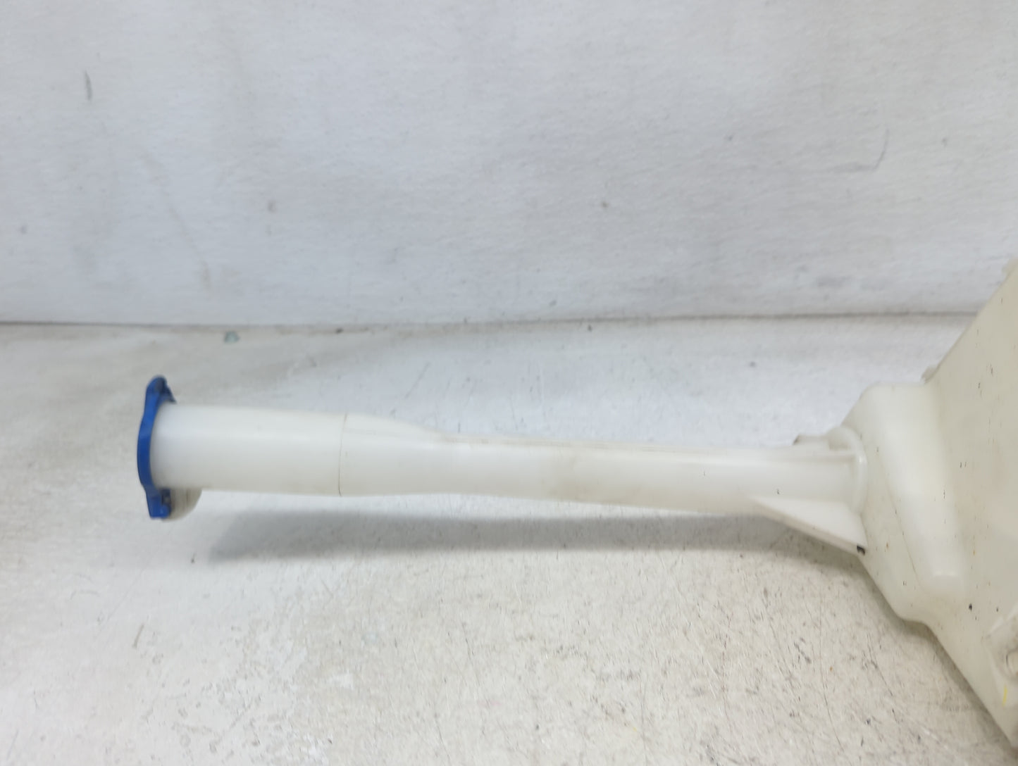 2010-2012 Hyundai Santa Fe Windshield Washer Fluid Reservoir Bottle Oem 1473737 - Oemusedautoparts1.com