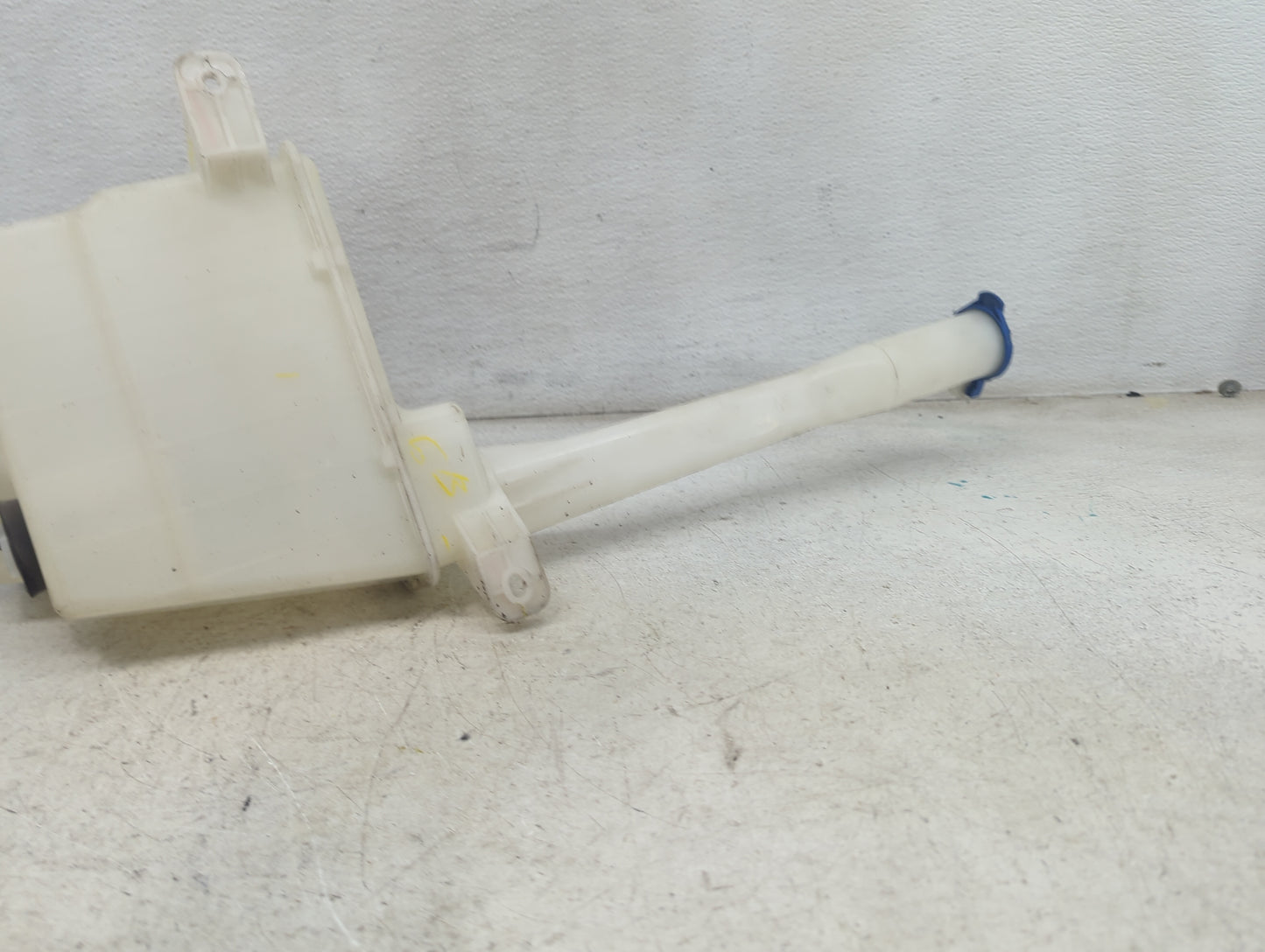 2010-2012 Hyundai Santa Fe Windshield Washer Fluid Reservoir Bottle Oem 1473737 - Oemusedautoparts1.com