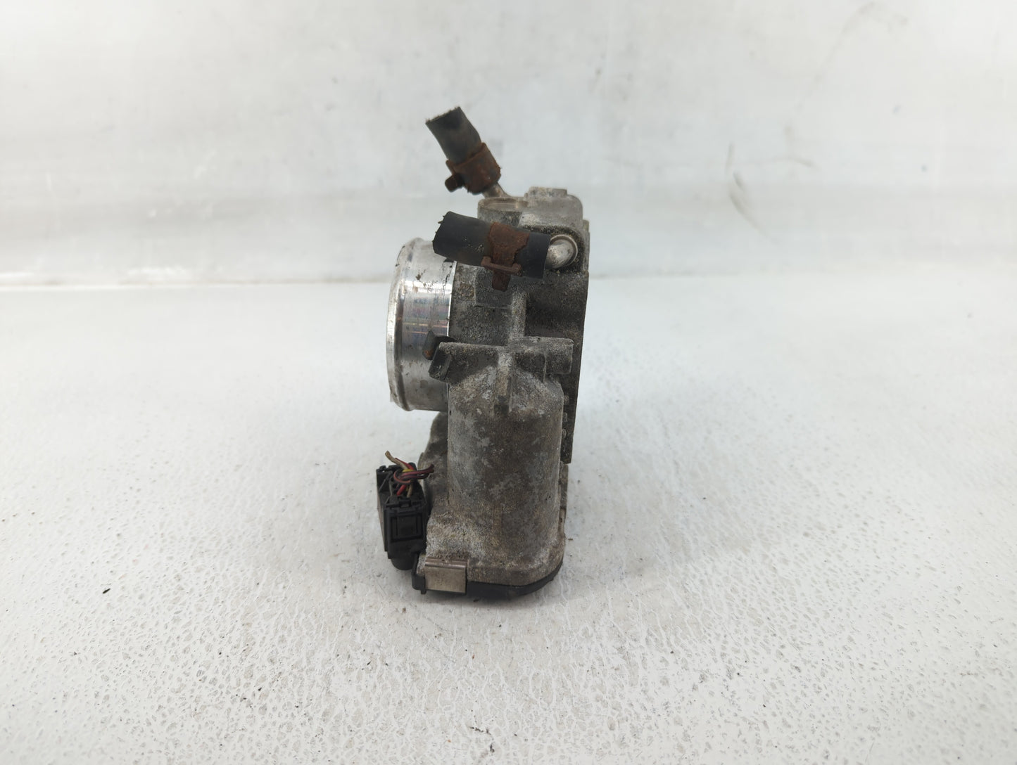 2010-2012 Hyundai Santa Fe Throttle Body P/N:35100-25400 Fits Fits 2006 2007 2008 2009 2010 2011 2012 2013 OEM Used Auto Par