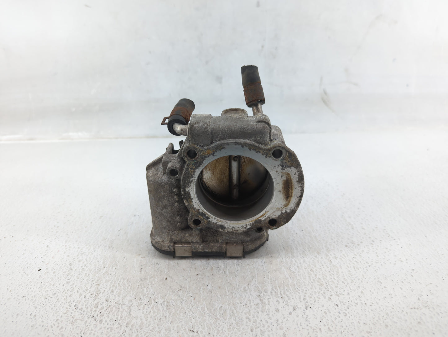 2010-2012 Hyundai Santa Fe Throttle Body P/N:35100-25400 Fits Fits 2006 2007 2008 2009 2010 2011 2012 2013 OEM Used Auto Par