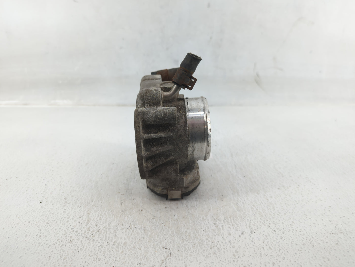2010-2012 Hyundai Santa Fe Throttle Body P/N:35100-25400 Fits Fits 2006 2007 2008 2009 2010 2011 2012 2013 OEM Used Auto Par
