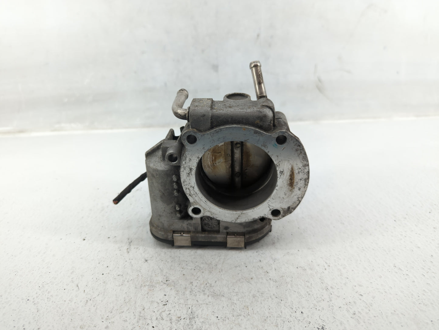 2010-2012 Hyundai Santa Fe Throttle Body P/N:35100-25400 Fits Fits 2006 2007 2008 2009 2010 2011 2012 2013 OEM Used Auto Par