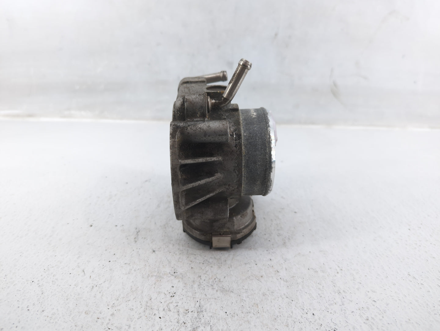 2010-2012 Hyundai Santa Fe Throttle Body P/N:35100-25400 Fits Fits 2006 2007 2008 2009 2010 2011 2012 2013 OEM Used Auto Par