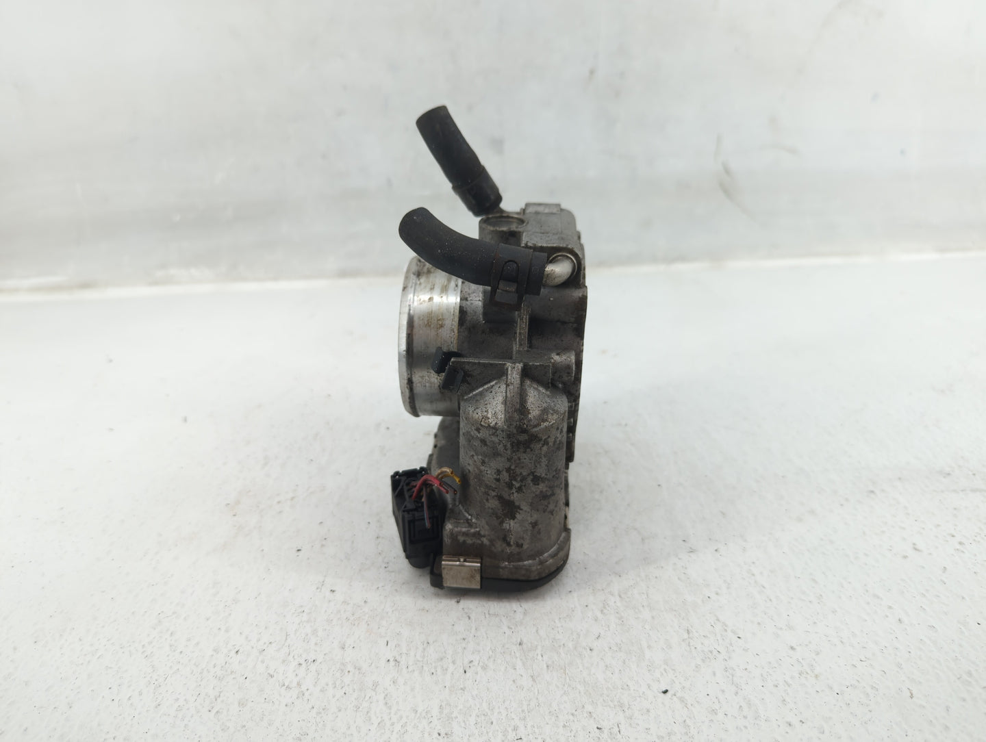 2010-2012 Hyundai Santa Fe Throttle Body P/N:35100-25400 Fits Fits 2006 2007 2008 2009 2010 2011 2012 2013 OEM Used Auto Par
