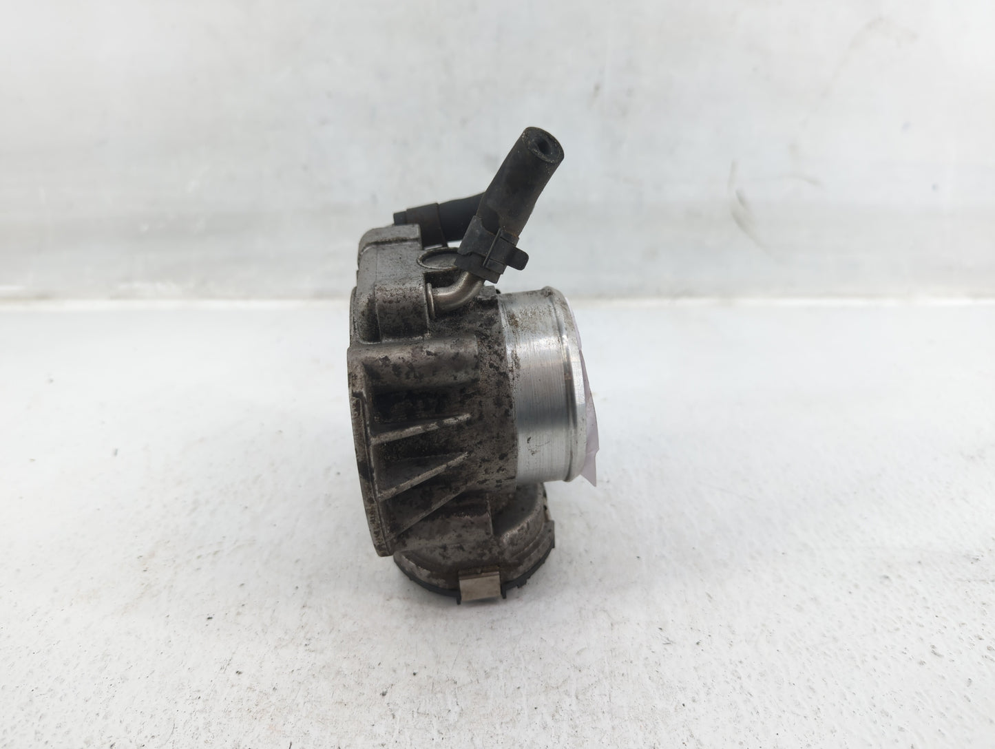 2010-2012 Hyundai Santa Fe Throttle Body P/N:35100-25400 Fits Fits 2006 2007 2008 2009 2010 2011 2012 2013 OEM Used Auto Par