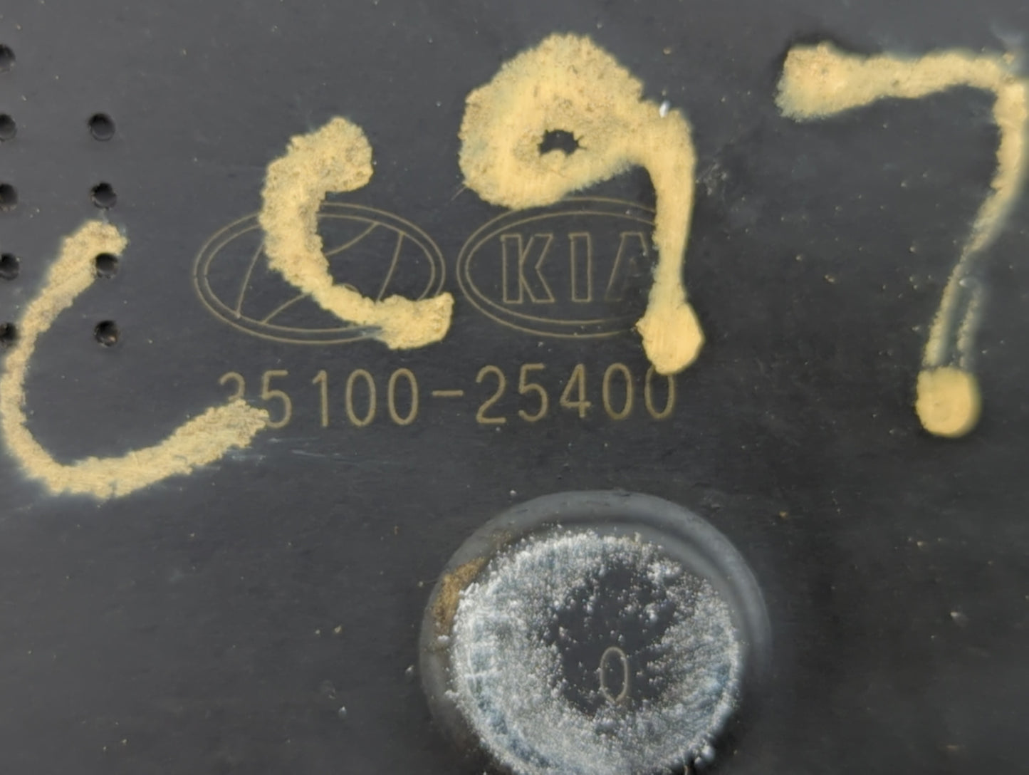 2010-2012 Hyundai Santa Fe Throttle Body P/N:35100-25400 Fits Fits 2006 2007 2008 2009 2010 2011 2012 2013 OEM Used Auto Par