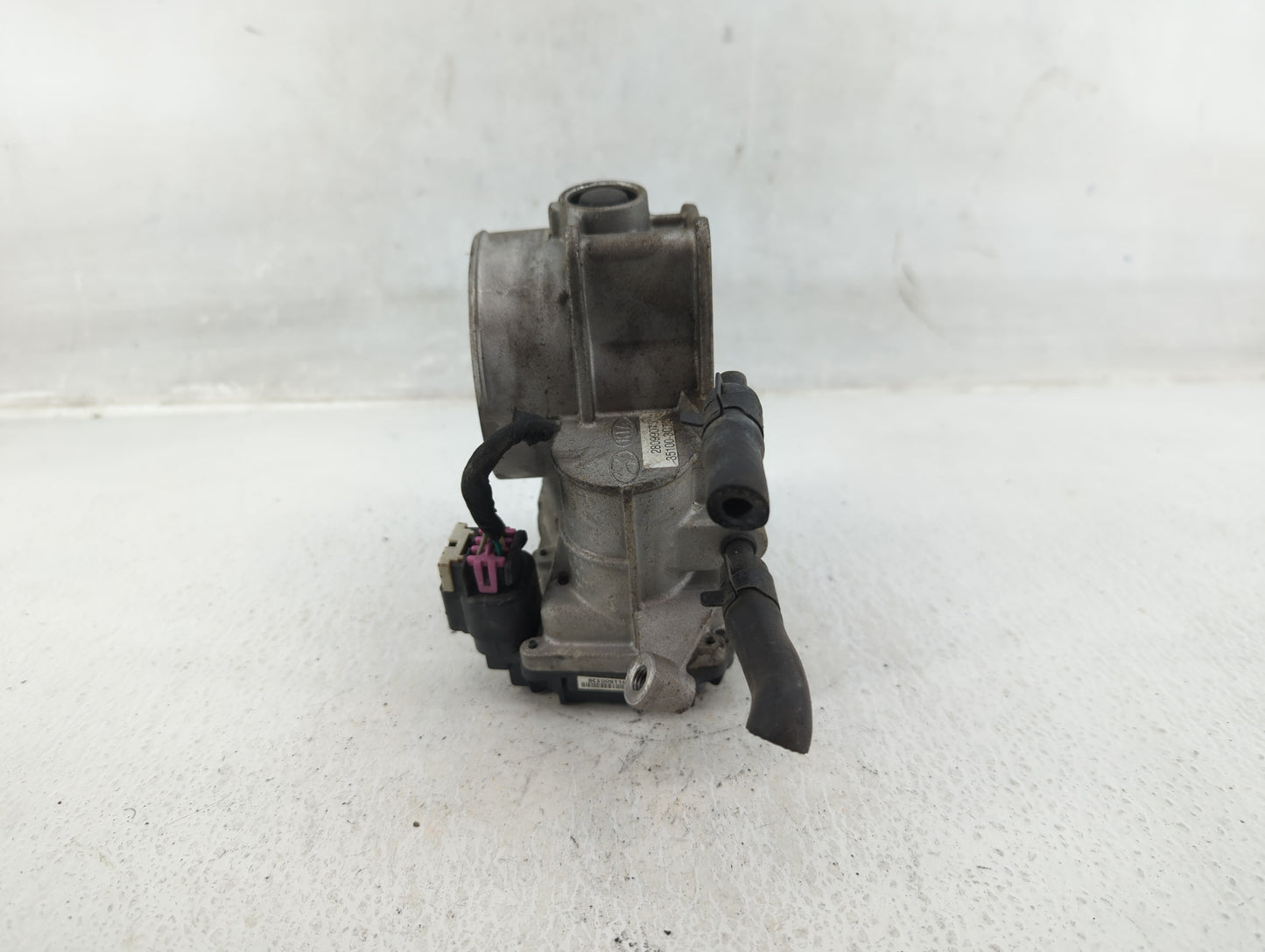 2010-2012 Hyundai Santa Fe Throttle Body P/N:35100-3C700 28099075 Fits Fits 2010 2011 2012 2013 2014 OEM Used Auto Parts - O