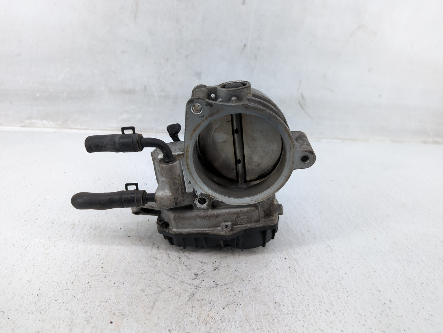 2010-2012 Hyundai Santa Fe Throttle Body P/N:35100-3C700 28099075 Fits Fits 2010 2011 2012 2013 2014 OEM Used Auto Parts - O