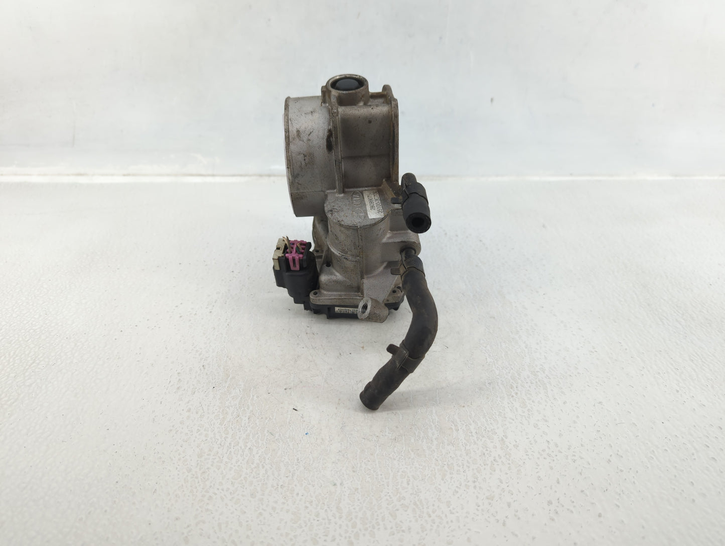 2010-2012 Hyundai Santa Fe Throttle Body P/N:28099075 35100-3C700 Fits Fits 2010 2011 2012 2013 2014 OEM Used Auto Parts - O