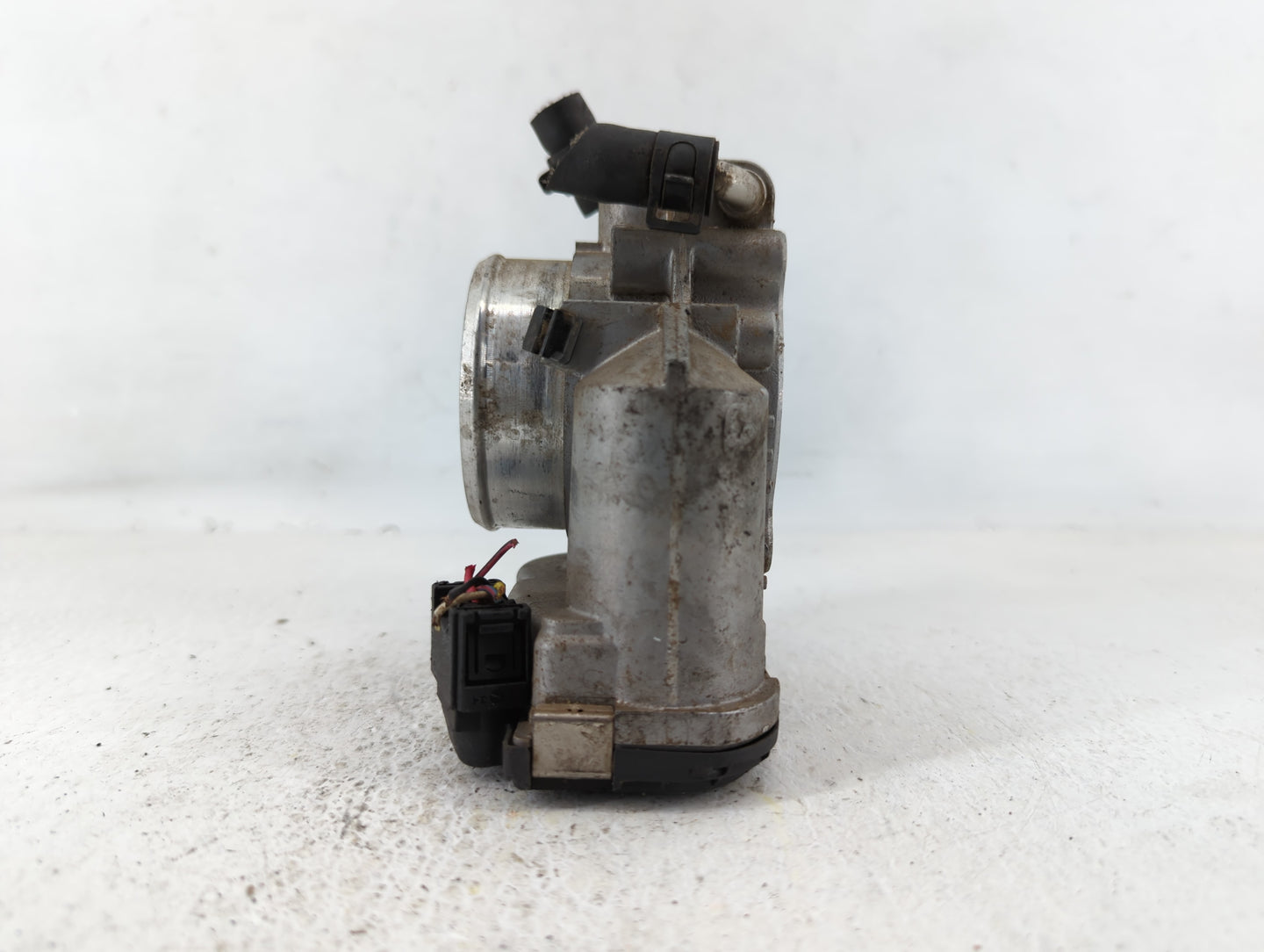 2010-2012 Hyundai Santa Fe Throttle Body P/N:35100-25400 Fits Fits 2006 2007 2008 2009 2010 2011 2012 2013 OEM Used Auto Par
