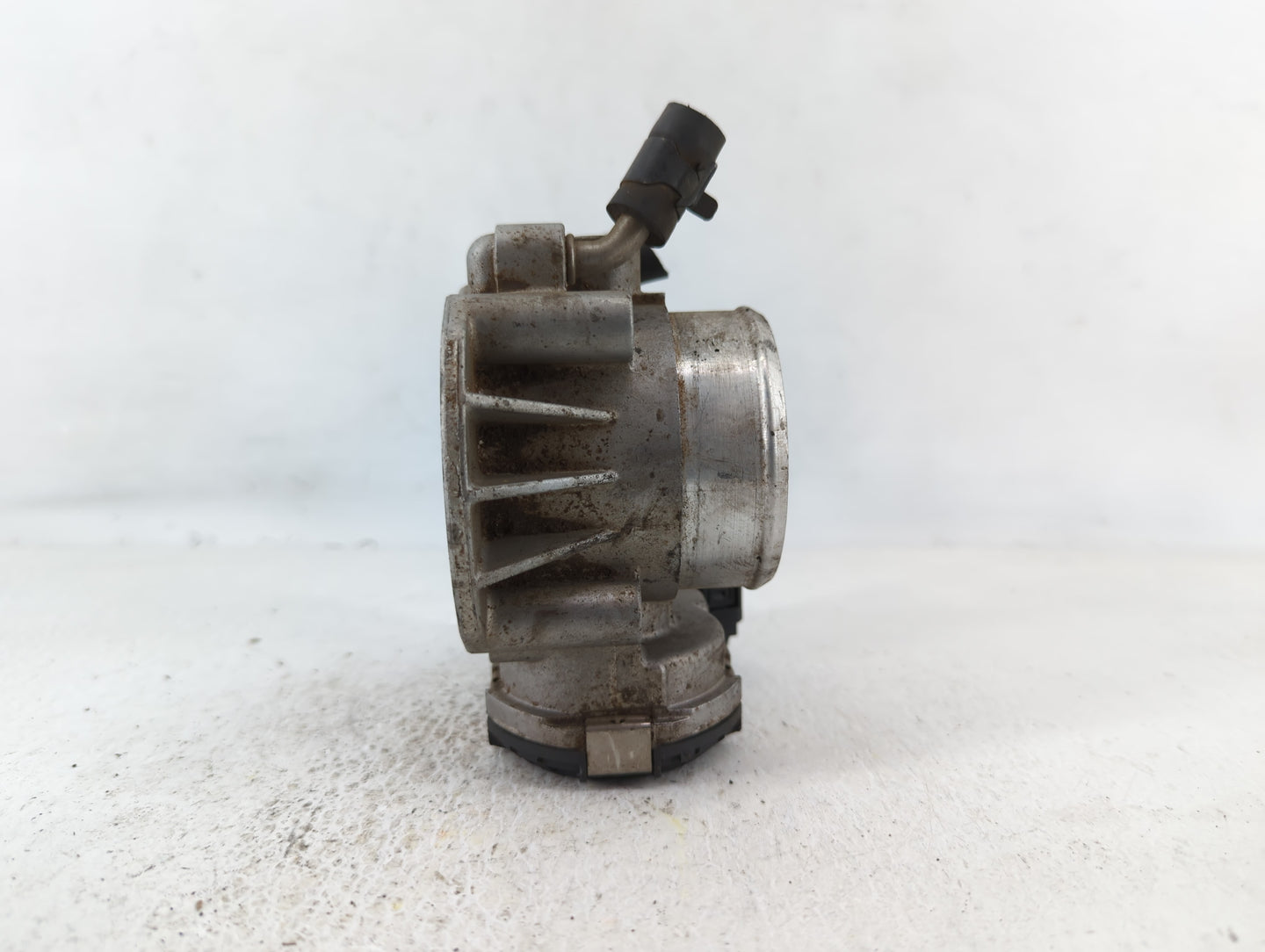 2010-2012 Hyundai Santa Fe Throttle Body P/N:35100-25400 Fits Fits 2006 2007 2008 2009 2010 2011 2012 2013 OEM Used Auto Par