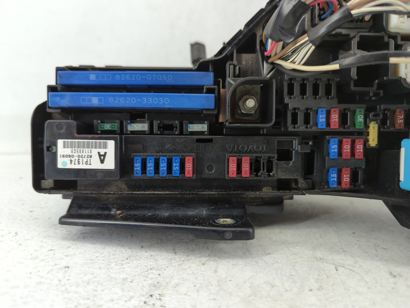 2010 Hyundai Santa Fe Fusebox Fuse Box Panel Relay Module P/N:82720-06091 Fits OEM Used Auto Parts - Oemusedautoparts1.com