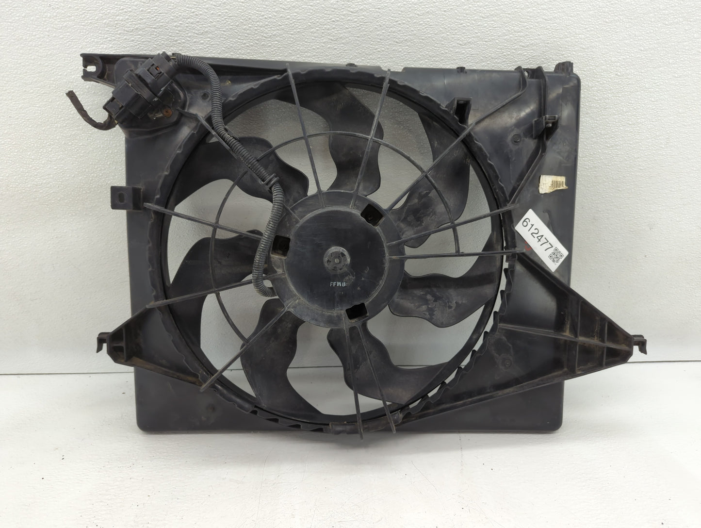 2010-2012 Hyundai Santa Fe Left Radiator Fan Motor Assembly Black - Oemusedautoparts1.com