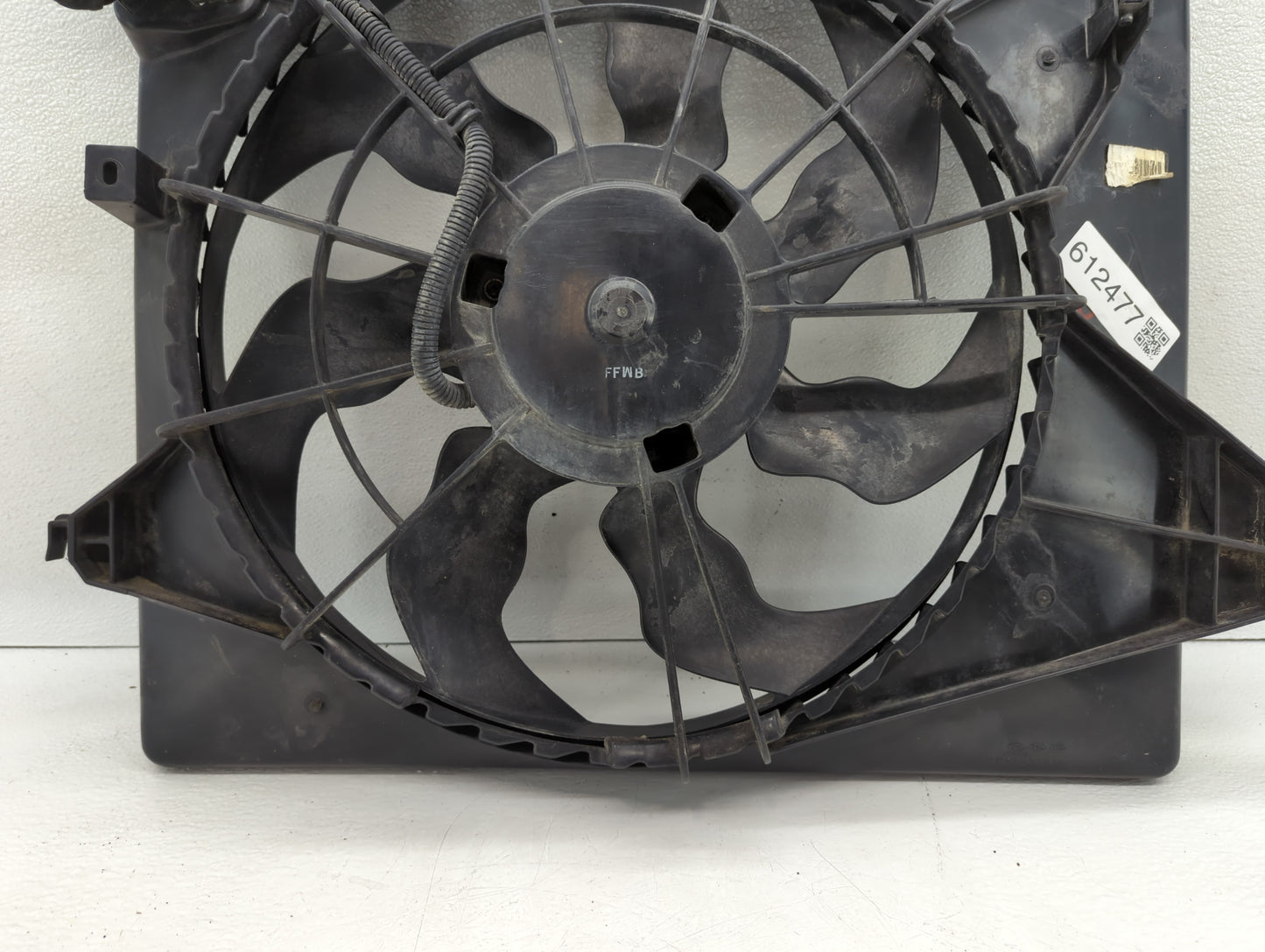 2010-2012 Hyundai Santa Fe Left Radiator Fan Motor Assembly Black - Oemusedautoparts1.com