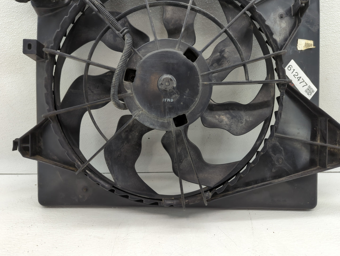 2010-2012 Hyundai Santa Fe Left Radiator Fan Motor Assembly Black 612477 - Oemusedautoparts1.com