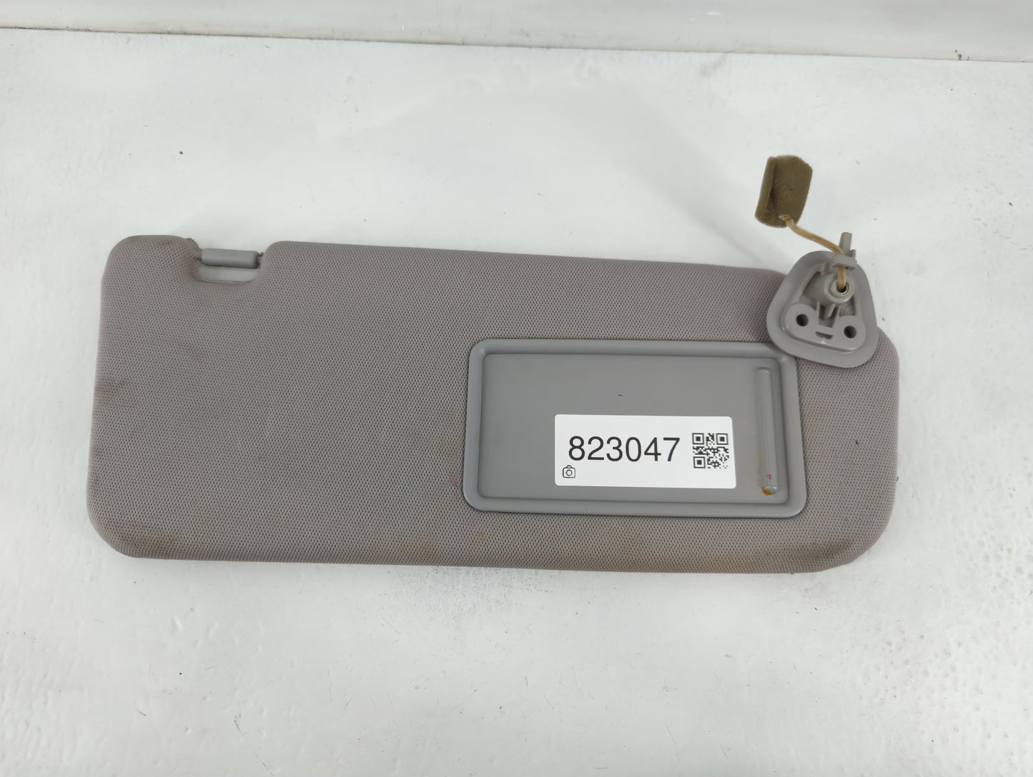 2010-2012 Hyundai Santa Fe Sun Visor Shade Replacement Driver Left Mirror Fits Fits 2010 2011 2012 OEM Used Auto Parts - Oem