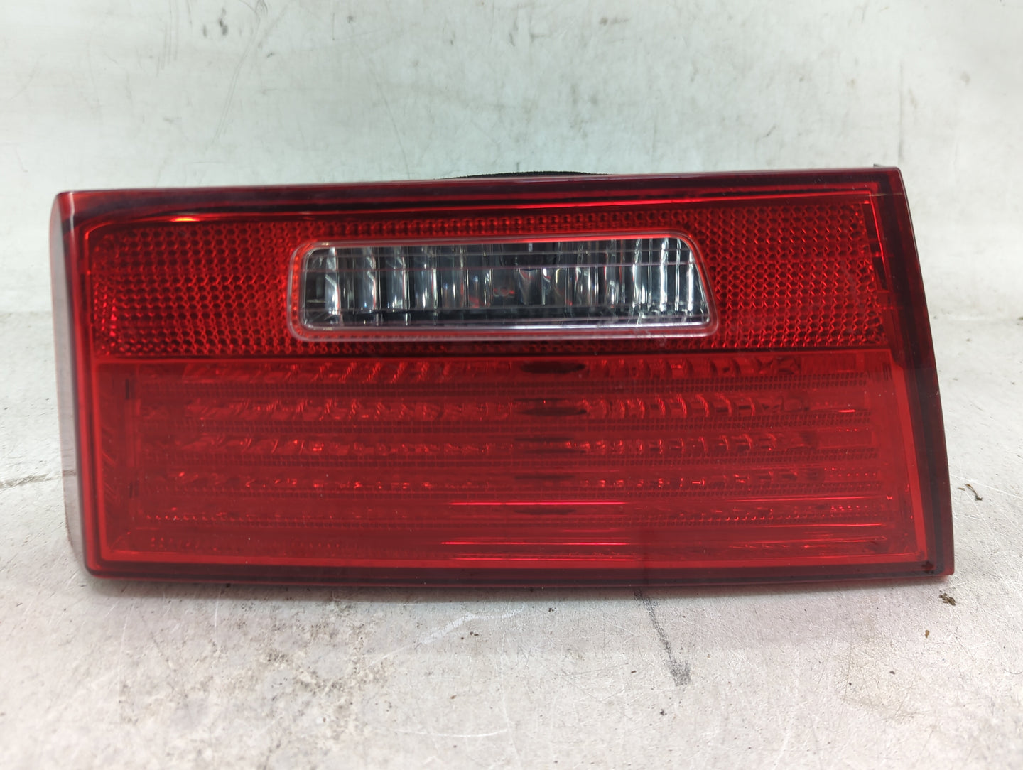 2009-2010 Hyundai Sonata Driver Left Side Deck Lid Mounted Tail Light - Oemusedautoparts1.com