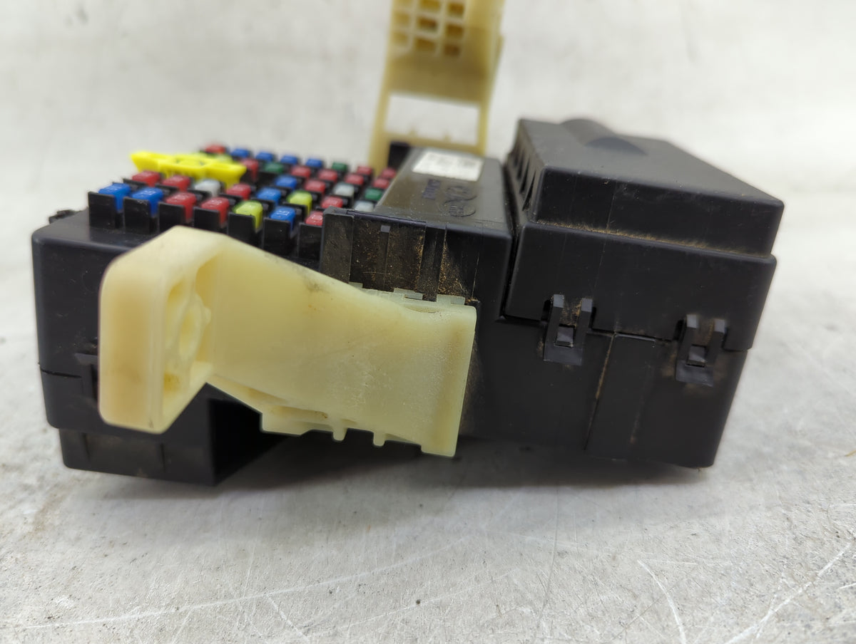 2009-2010 Hyundai Sonata Body Control Module Bcm Inner Cabin Fuse Box - Oemusedautoparts1.com