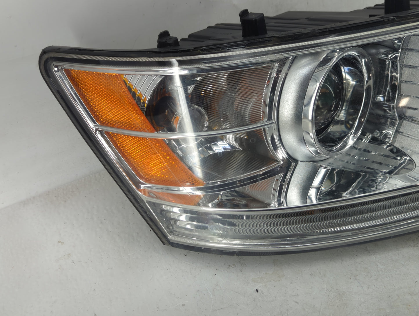 2009-2010 Hyundai Sonata Passenger Right Oem Head Light Headlight Lamp - Oemusedautoparts1.com