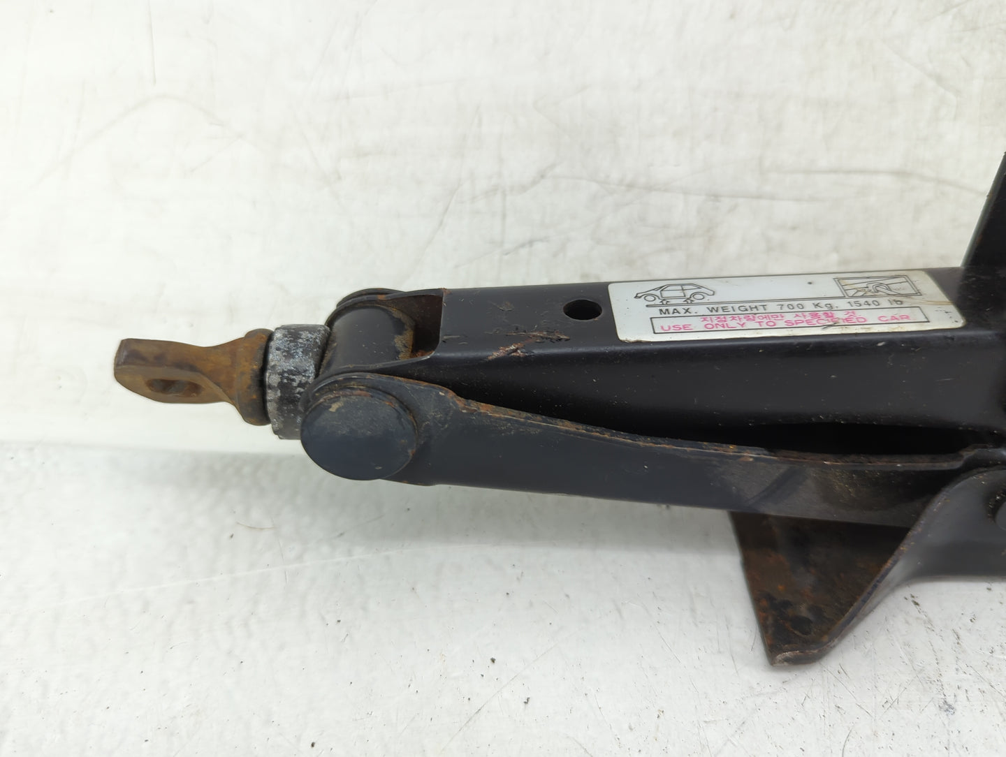 2010 Hyundai Sonata Spare Scissor Car Jack - Oemusedautoparts1.com