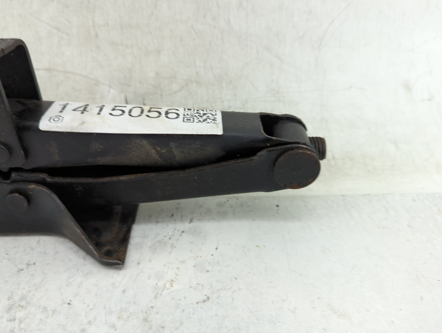 2010 Hyundai Sonata Spare Scissor Car Jack - Oemusedautoparts1.com