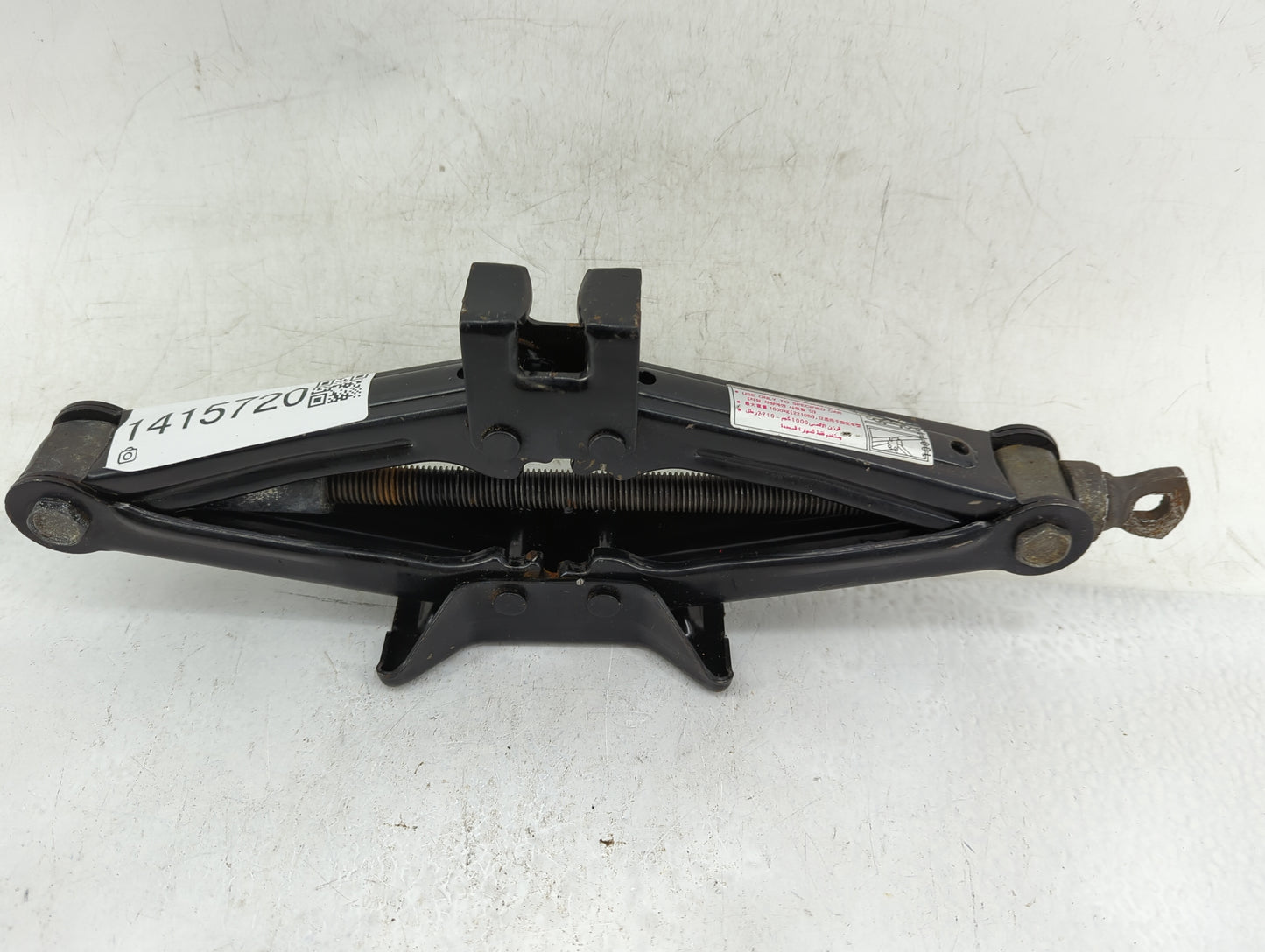 2010 Hyundai Sonata Spare Scissor Car Jack - Oemusedautoparts1.com