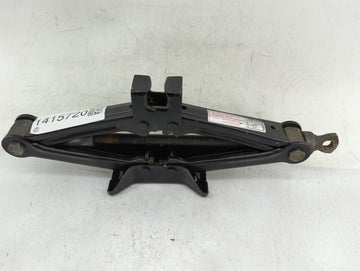 2010 Hyundai Sonata Spare Scissor Car Jack - Oemusedautoparts1.com