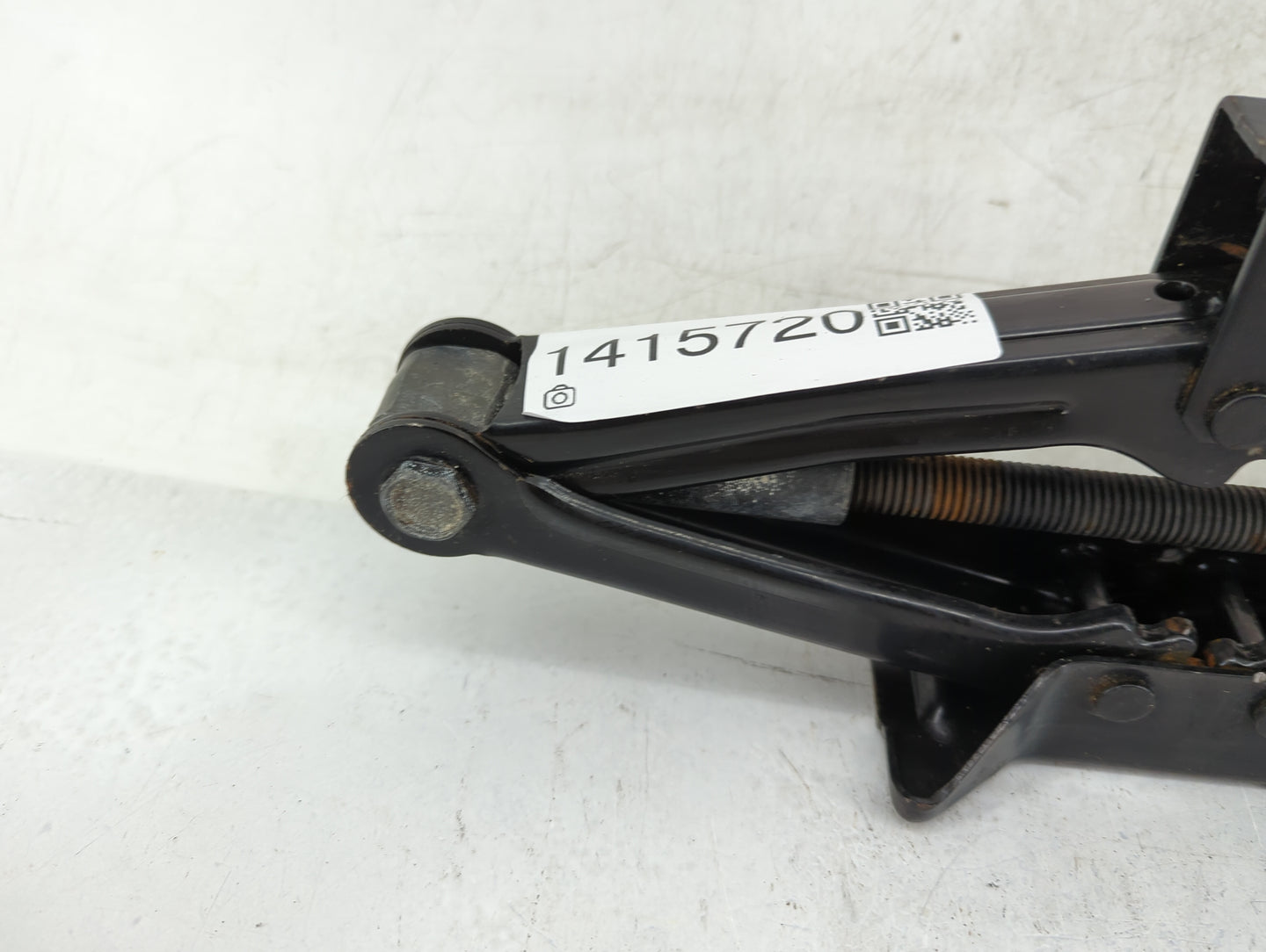 2010 Hyundai Sonata Spare Scissor Car Jack - Oemusedautoparts1.com