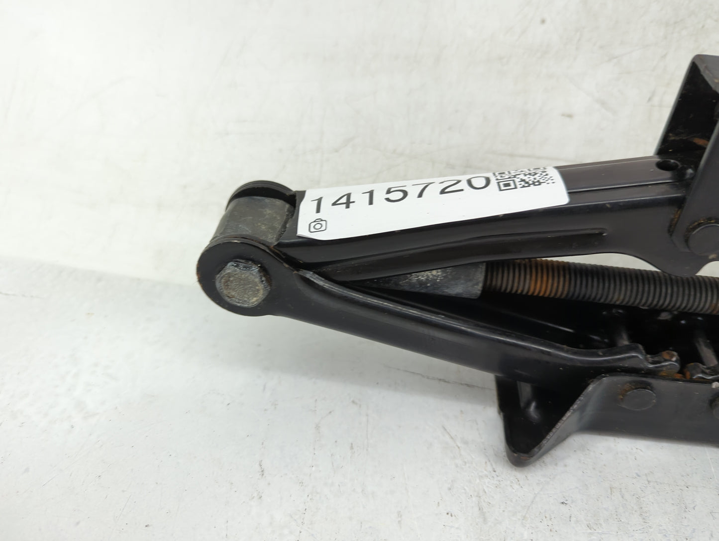 2010 Hyundai Sonata Spare Scissor Car Jack - Oemusedautoparts1.com