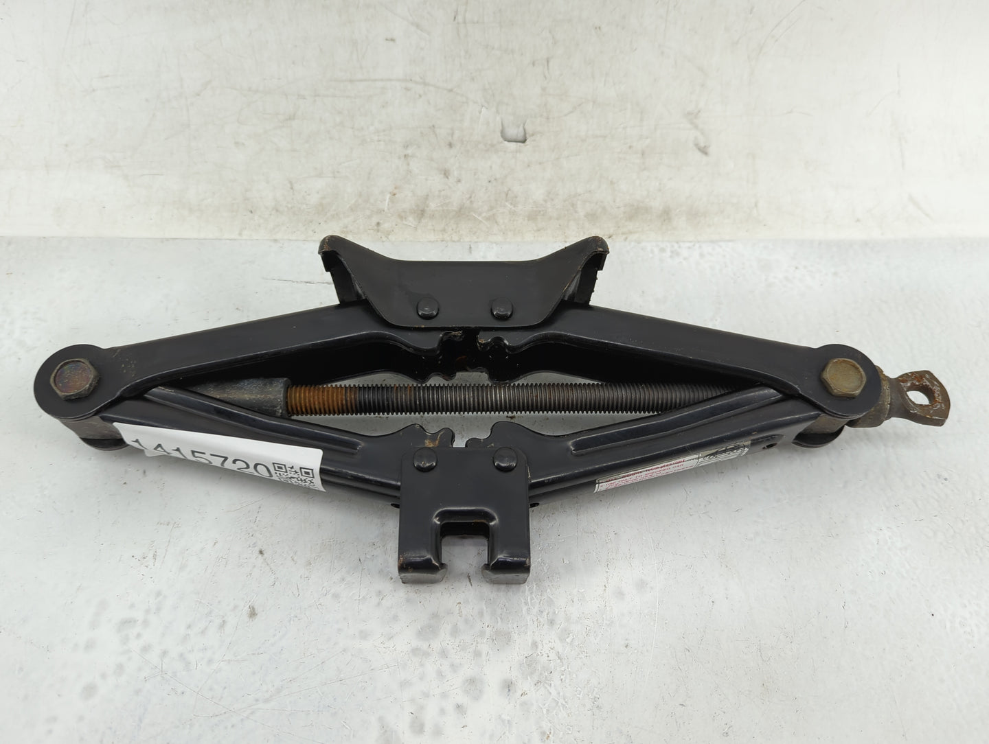 2010 Hyundai Sonata Spare Scissor Car Jack - Oemusedautoparts1.com