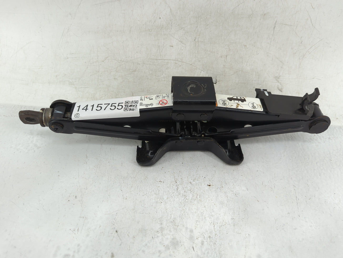 2010 Hyundai Sonata Spare Scissor Car Jack - Oemusedautoparts1.com