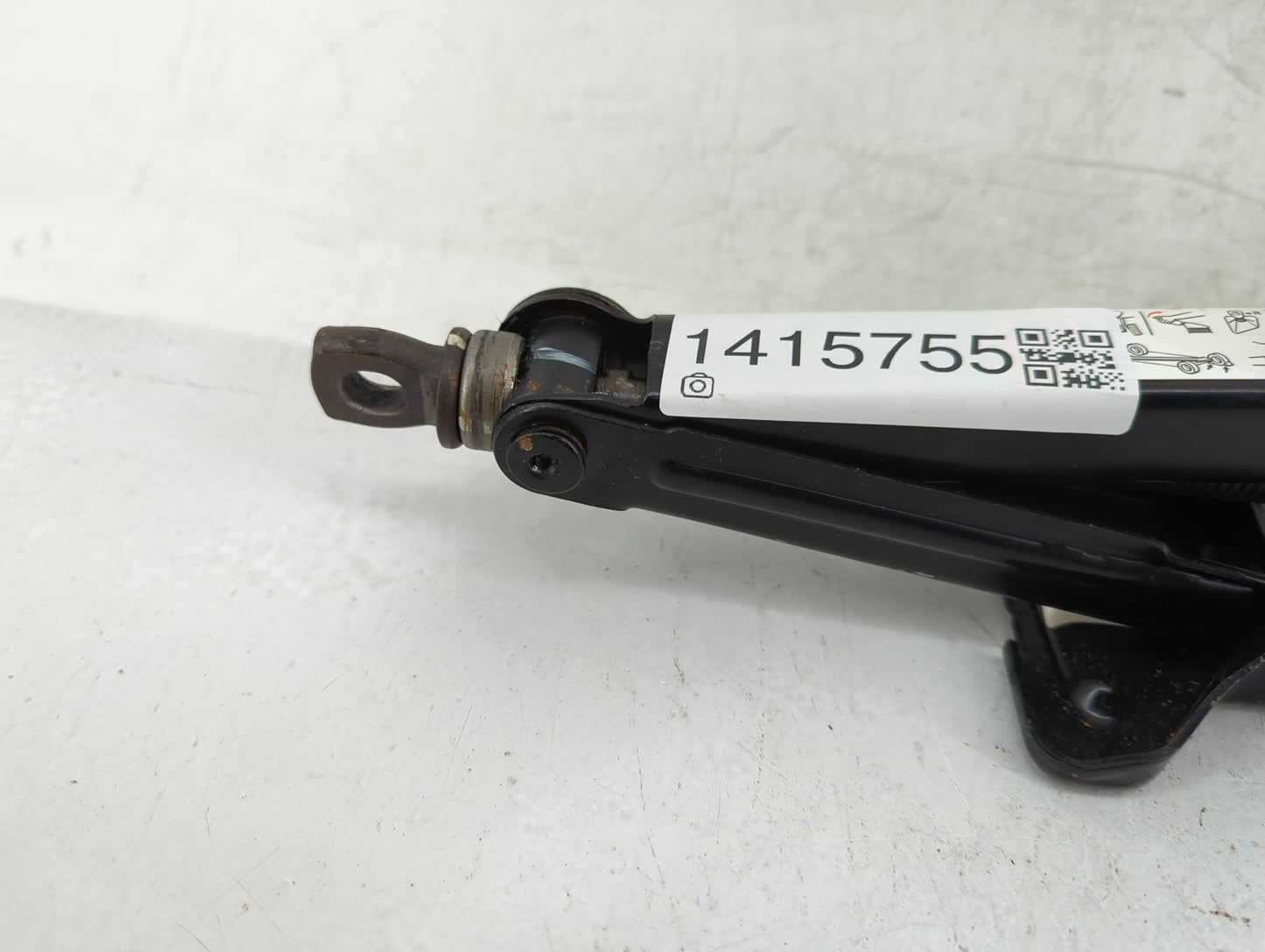 2010 Hyundai Sonata Spare Scissor Car Jack - Oemusedautoparts1.com