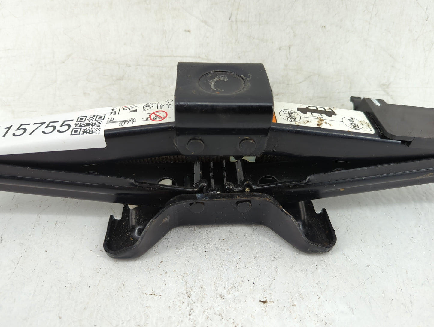 2010 Hyundai Sonata Spare Scissor Car Jack - Oemusedautoparts1.com