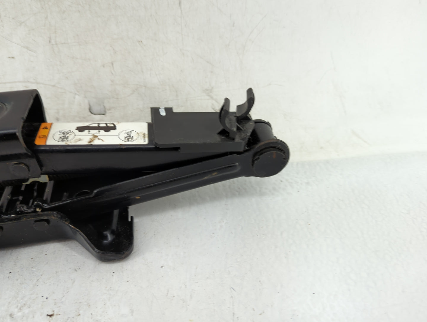 2010 Hyundai Sonata Spare Scissor Car Jack - Oemusedautoparts1.com