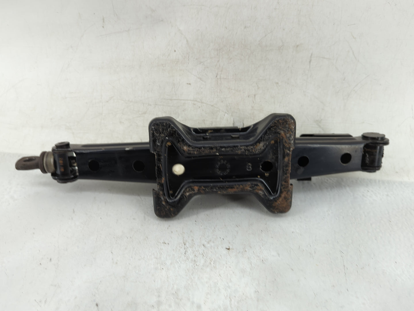 2010 Hyundai Sonata Spare Scissor Car Jack - Oemusedautoparts1.com