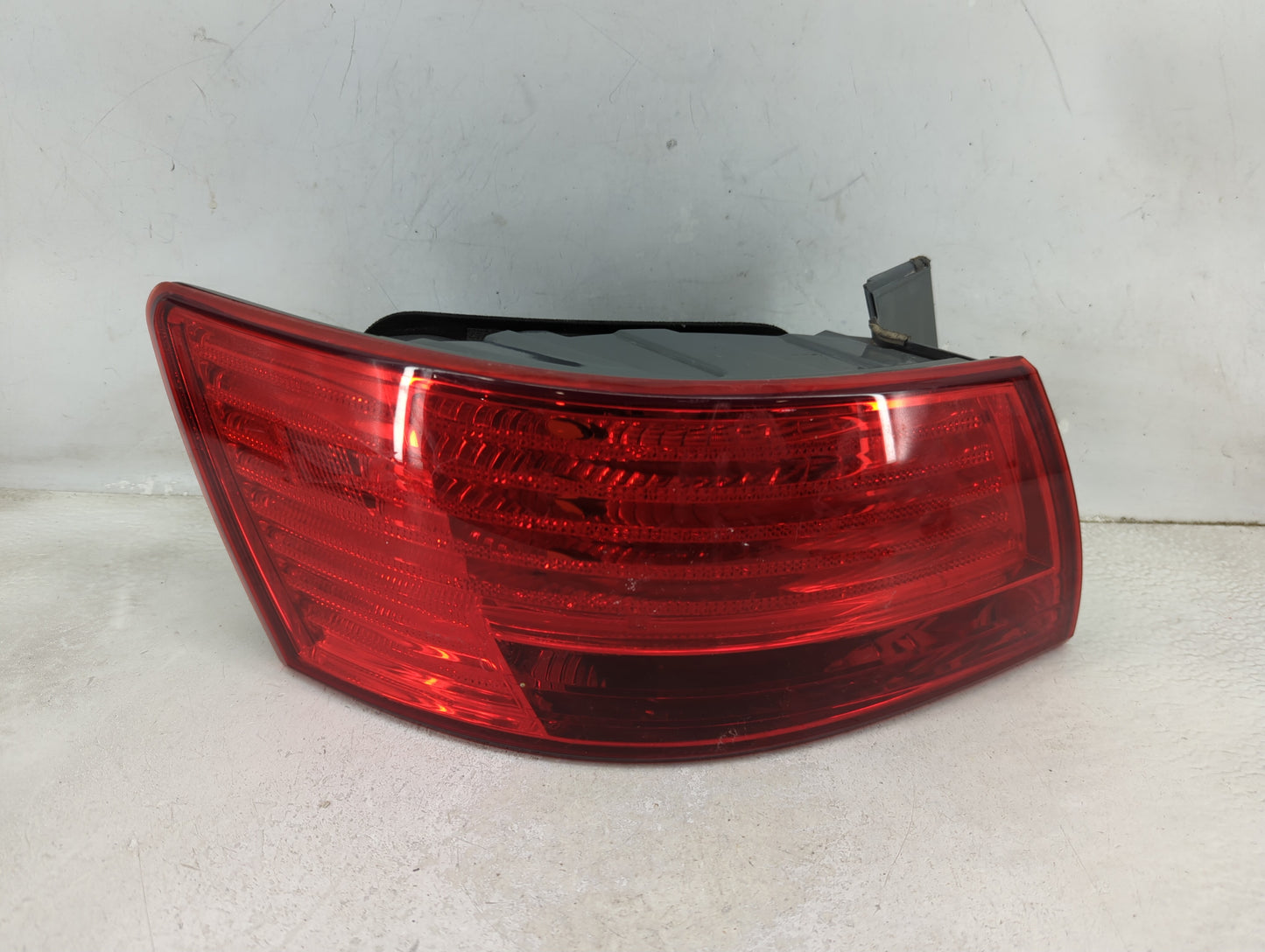 2009-2010 Hyundai Sonata Tail Light Assembly Driver Left OEM P/N:92401-0A Fits Fits 2009 2010 OEM Used Auto Parts - Oemuseda