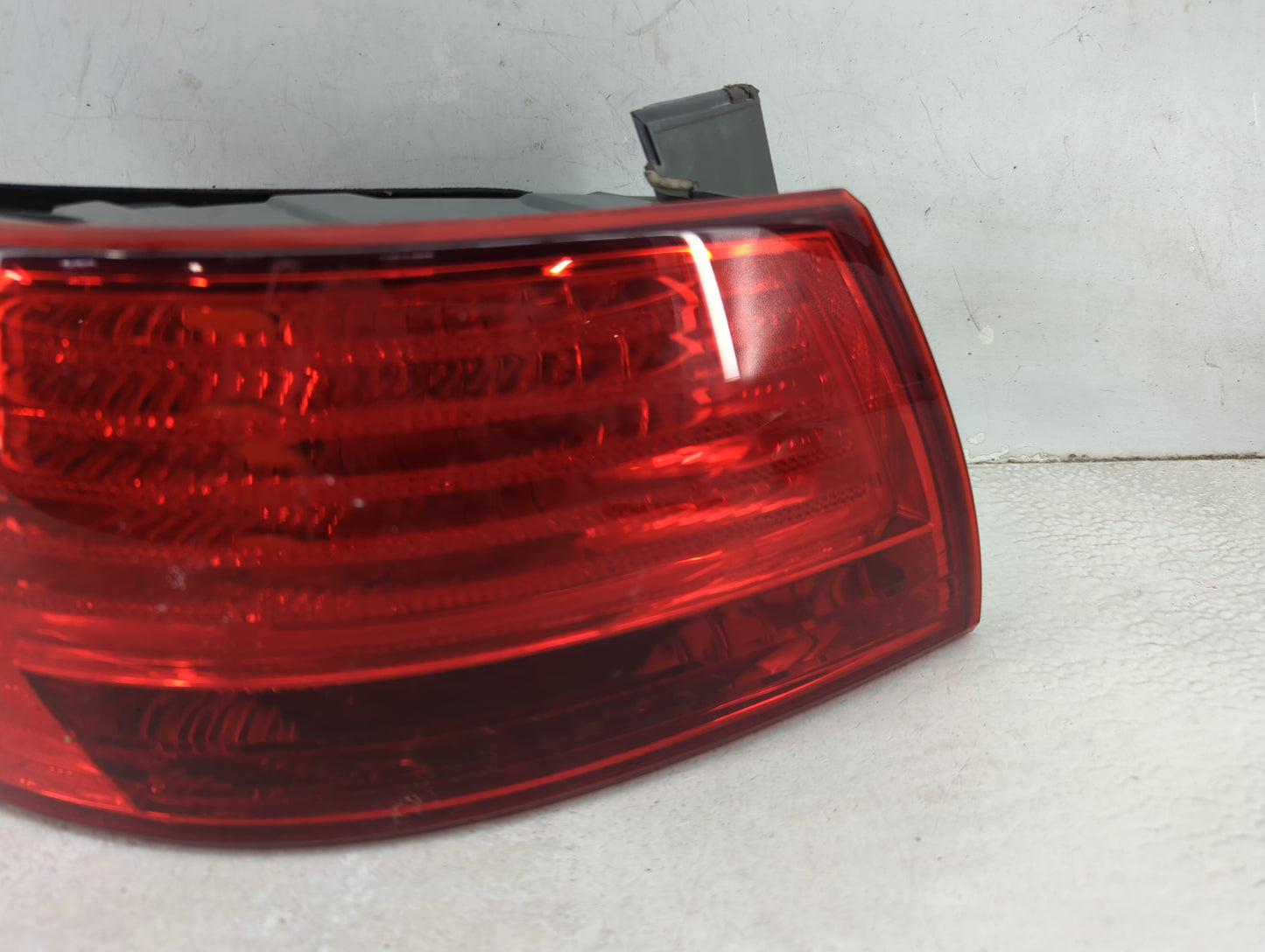 2009-2010 Hyundai Sonata Tail Light Assembly Driver Left OEM P/N:92401-0A Fits Fits 2009 2010 OEM Used Auto Parts - Oemuseda