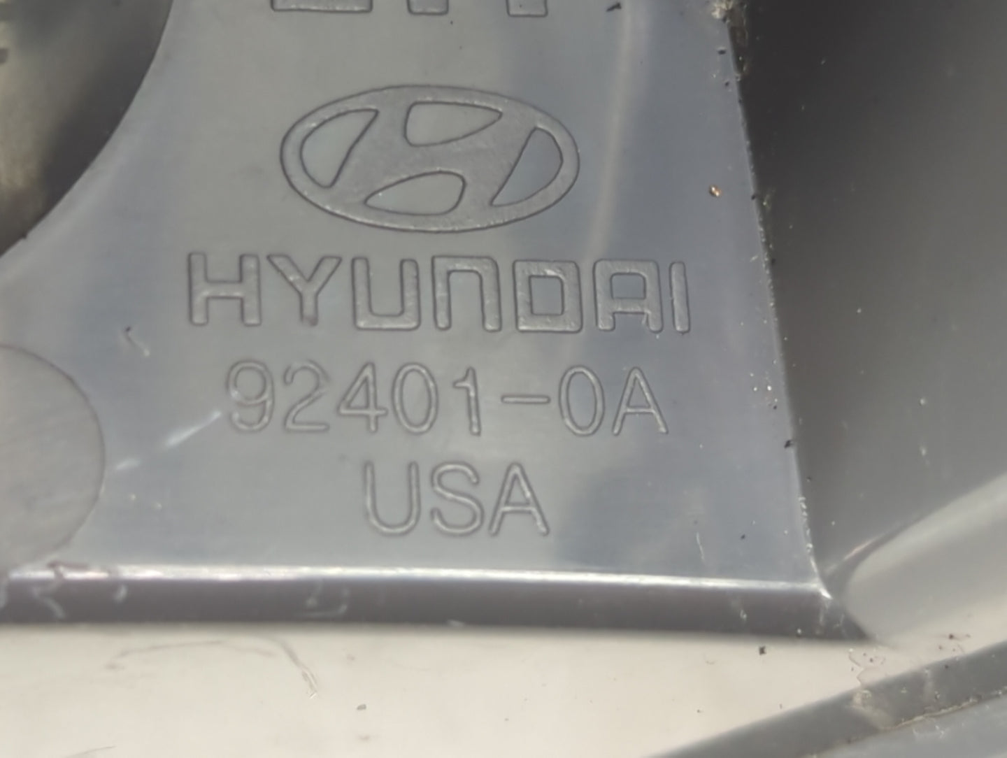 2009-2010 Hyundai Sonata Tail Light Assembly Driver Left OEM P/N:92401-0A Fits Fits 2009 2010 OEM Used Auto Parts - Oemuseda