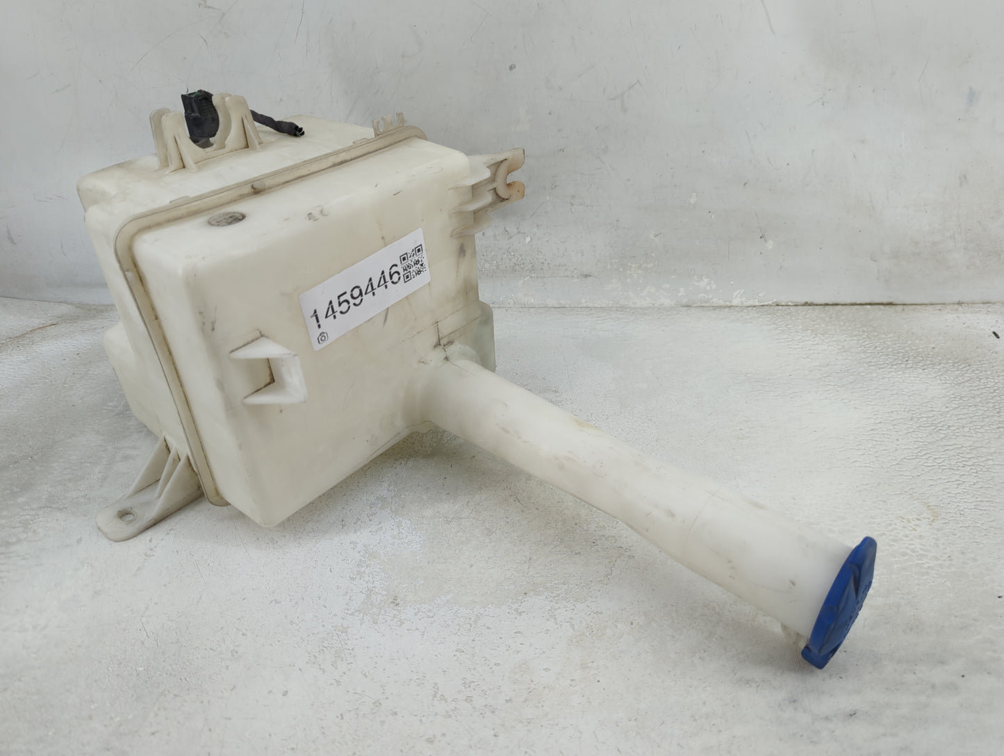 2010 Hyundai Sonata Windshield Washer Fluid Reservoir Bottle Oem 1459446 - Oemusedautoparts1.com