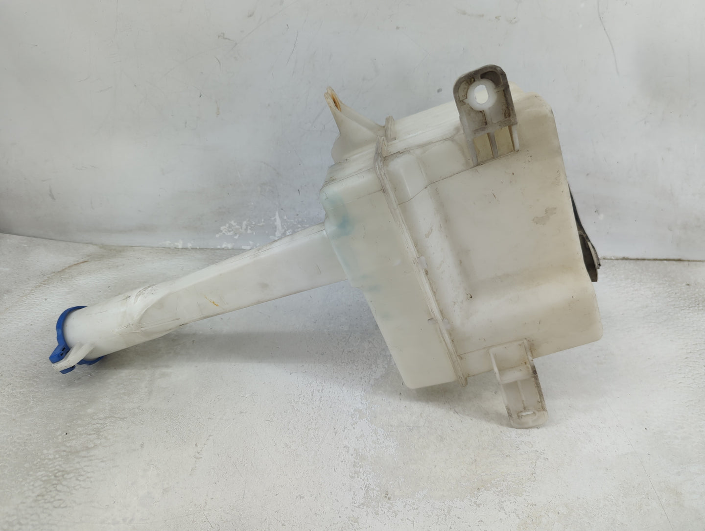 2010 Hyundai Sonata Windshield Washer Fluid Reservoir Bottle Oem 1459446 - Oemusedautoparts1.com