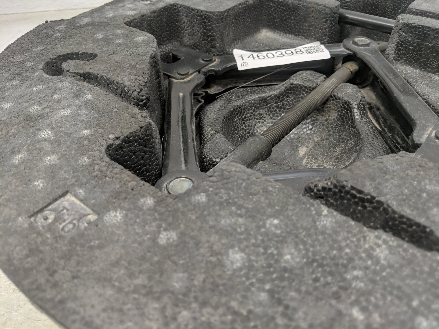 2010 Hyundai Sonata Spare Scissor Car Jack 1460398 - Oemusedautoparts1.com