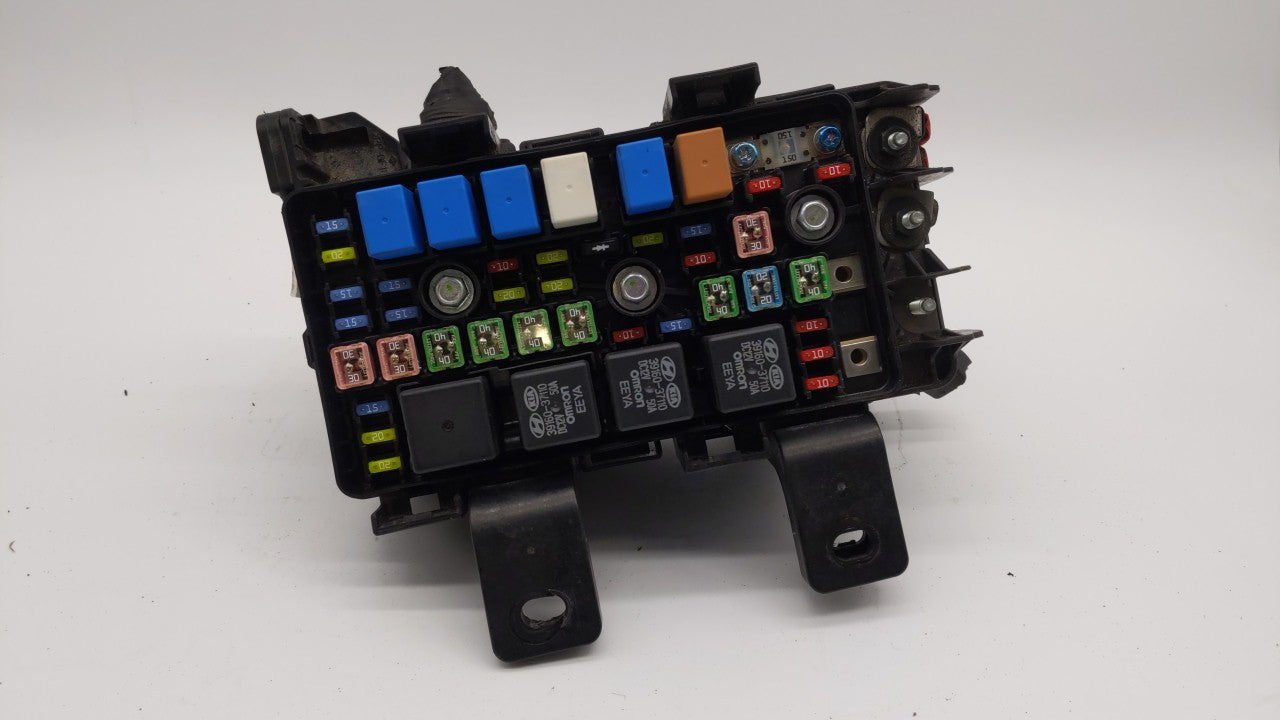 2008-2010 Hyundai Sonata Fusebox Fuse Box Panel Relay Module P/N:91950-3K540 91950-3K750 Fits Fits 2008 2009 2010 OEM Used A