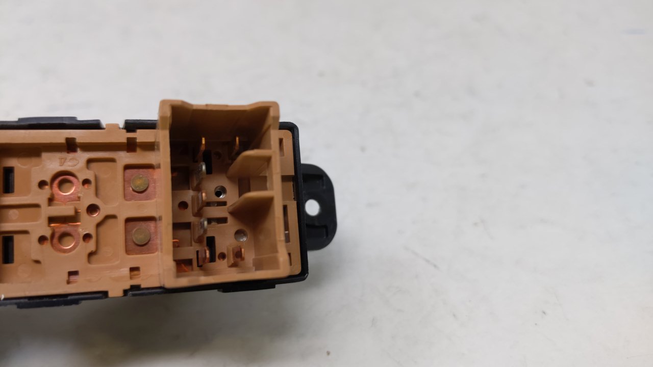 2010 Hyundai Sonata Passeneger Right Rear Power Window Switch - Oemusedautoparts1.com