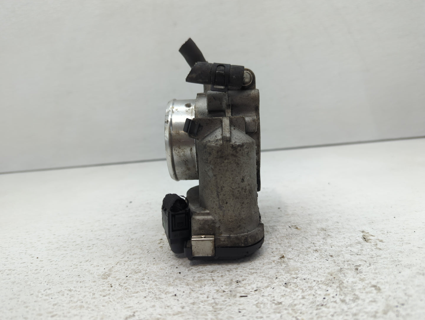 2006-2010 Hyundai Sonata Throttle Body P/N:35100-25400 Fits Fits 2006 2007 2008 2009 2010 2011 2012 2013 OEM Used Auto Parts